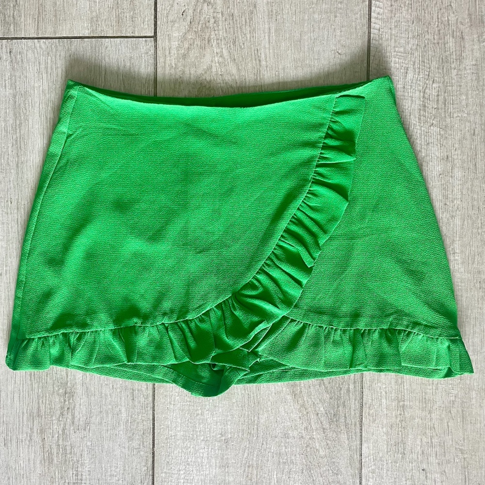 MILK + HONEY LA Kelly Green Ruffle Skort | Medium